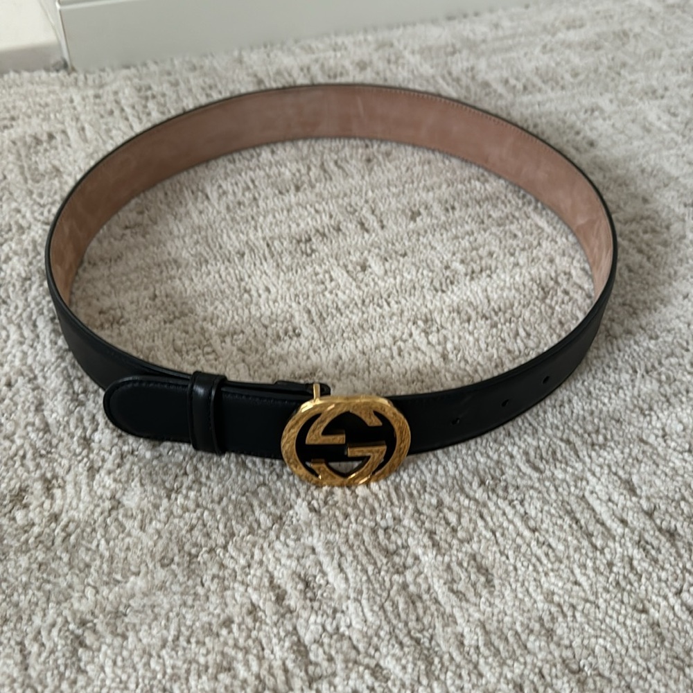 Gucci Logo Gold G’s belt size 85 beautiful black leather